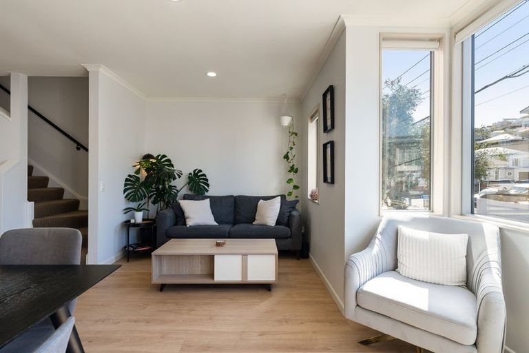 Photo of property in 2/15 Roxburgh Street, Mount Victoria, Wellington, 6011