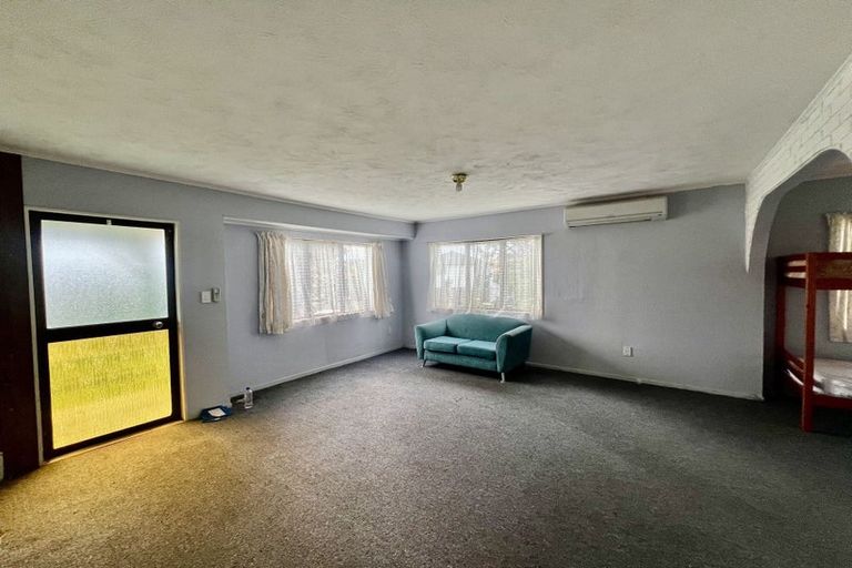 Photo of property in 37 Borich Road, Sunnyvale, Auckland, 0612