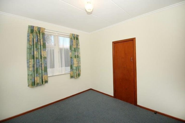 Photo of property in 5 Waterloo Crescent, Hokowhitu, Palmerston North, 4410