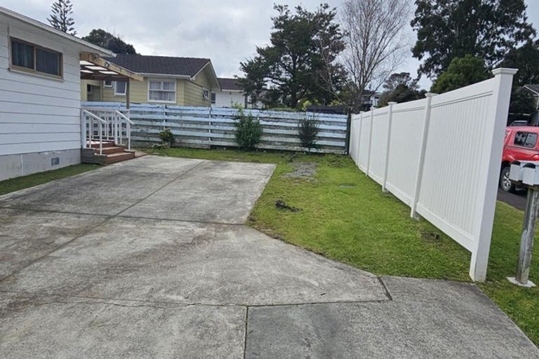 Photo of property in 13 Waari Avenue, Sunnyvale, Auckland, 0612