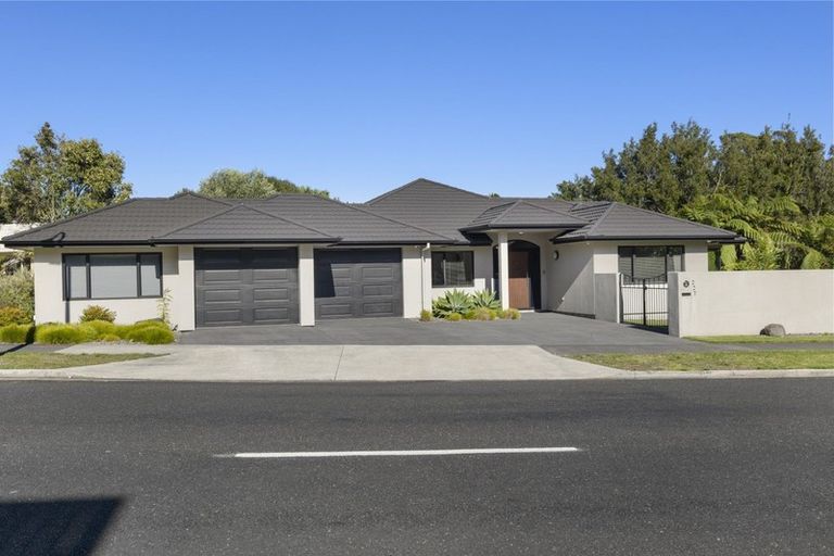 Photo of property in 227 Heta Road, Merrilands, New Plymouth, 4312