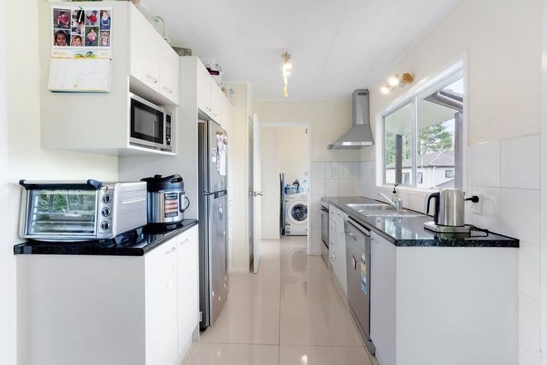 Photo of property in 56 Peverill Crescent, Papatoetoe, Auckland, 2025