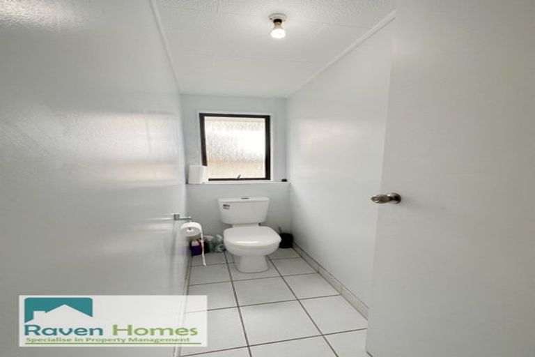 Photo of property in 1/16 Merton Avenue, Glenfield, Auckland, 0627