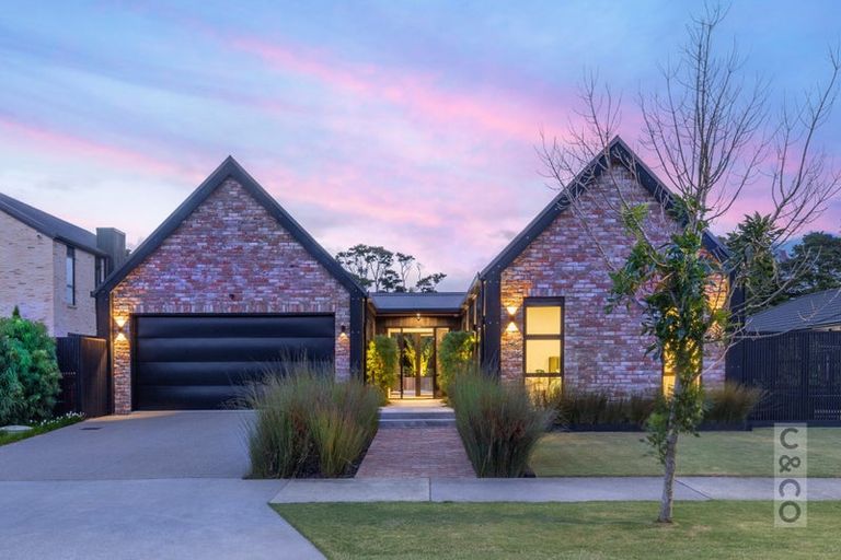 Photo of property in 1 Len Ireland Drive, Kumeu, 0810