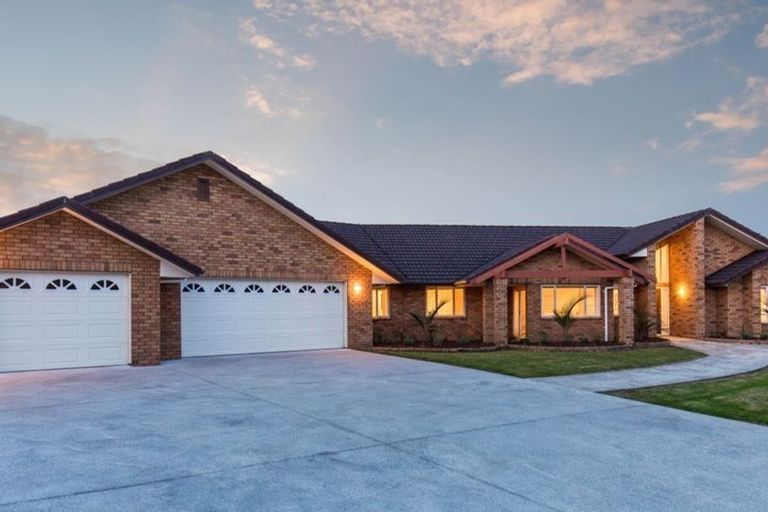 Photo of property in 2 Aunceston Rise, Alfriston, Auckland, 2105