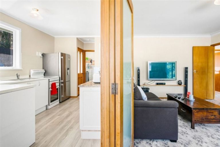 Photo of property in 14 Takapu Street, Henderson, Auckland, 0612