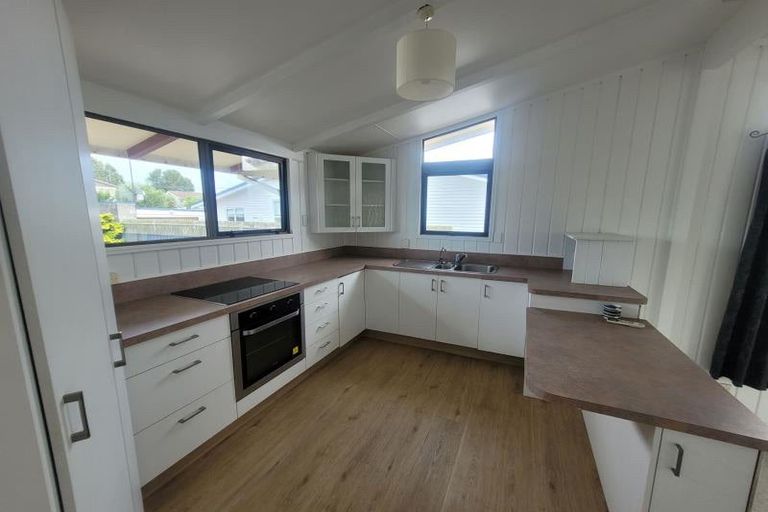 Photo of property in 28 Record Street, Fitzroy, New Plymouth, 4312