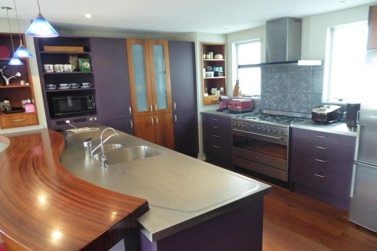 Photo of property in 96a Mana Esplanade, Paremata, Porirua, 5026