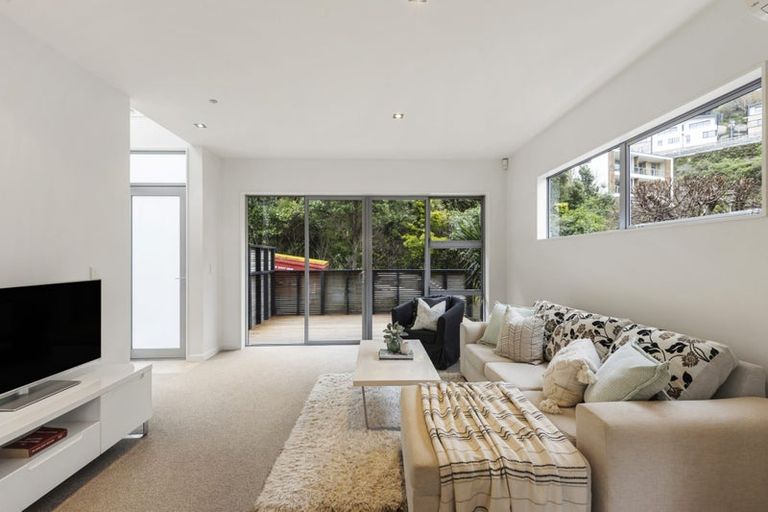 Photo of property in 39 Tiketike Way, Brooklyn, Wellington, 6021