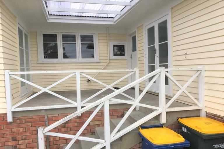 Photo of property in 16 Beaubank Road, Kelston, Auckland, 0602