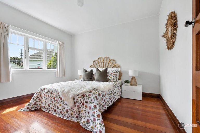 Photo of property in 1-2/6a Pohutukawa Street, Woburn, Lower Hutt, 5010