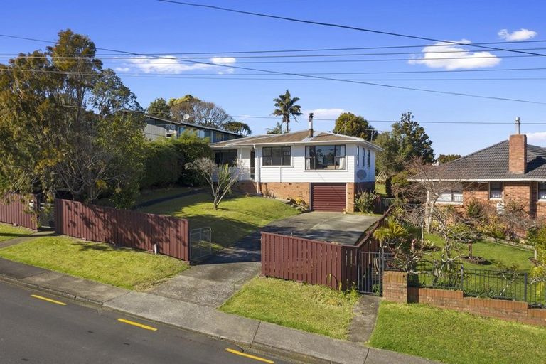 Photo of property in 24 School Road, Te Atatu South, Auckland, 0610
