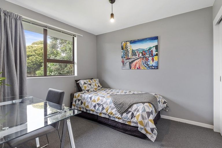 Photo of property in 4 Crown Hill, Titahi Bay, Porirua, 5022