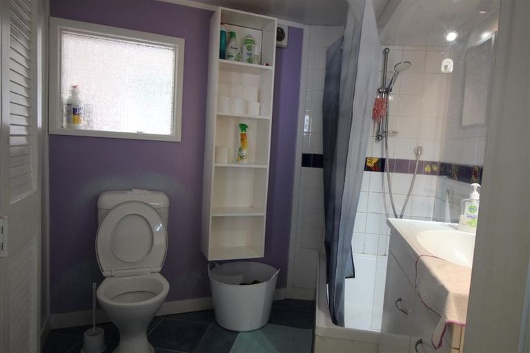 Photo of property in 17 Rimutaka Place, Titirangi, Auckland, 0604