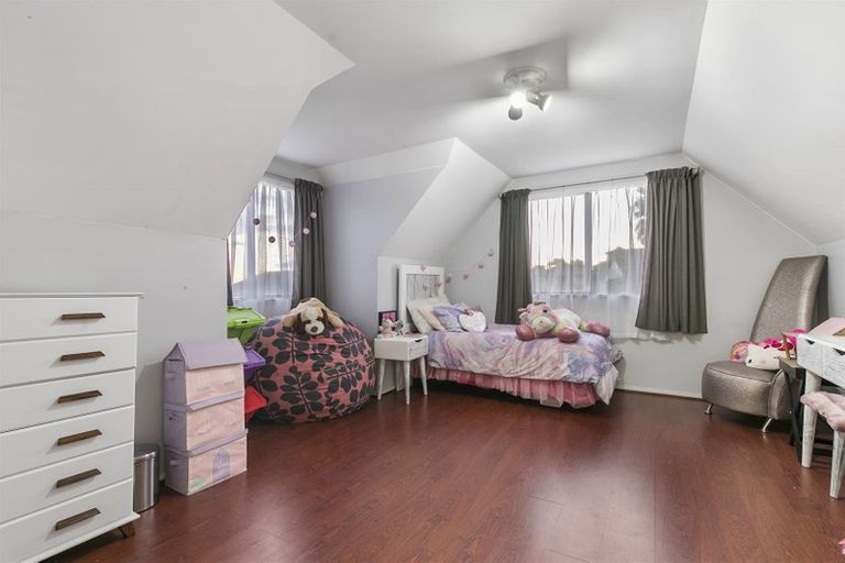 Photo of property in 9 Gosford Drive, Botany Downs, Auckland, 2010