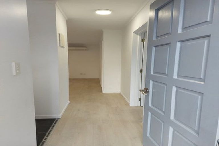 Photo of property in 33 Central Park Drive, Te Atatu South, Auckland, 0610