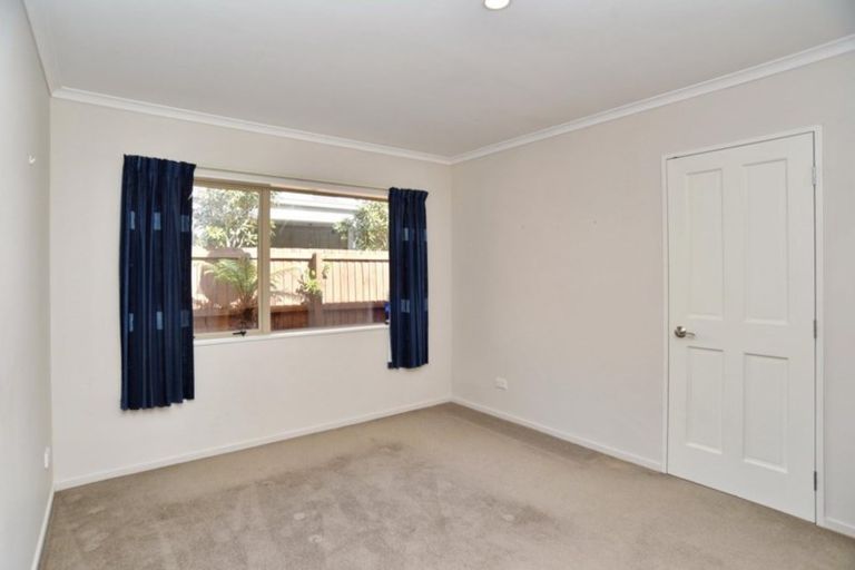 Photo of property in 8 James Drive, Woodend, 7610