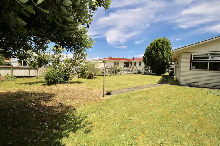 Photo of property in 74 Lewis Street, Glenview, Hamilton, 3206