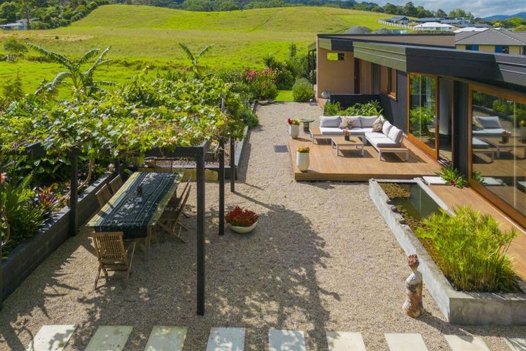 Photo of property in 40 Victoria Street, Coromandel, 3506