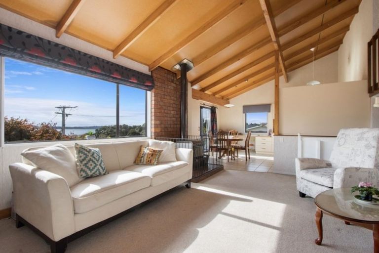 Photo of property in 15 Kaharoa Avenue, Omokoroa, 3114