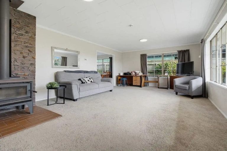 Photo of property in 35 Waitawa Place, Lynmore, Rotorua, 3010