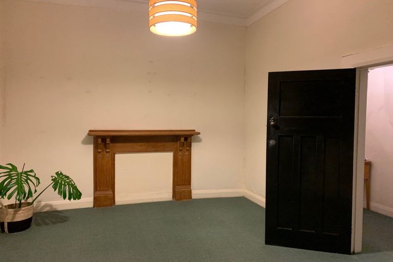 Photo of property in 93 Roxburgh Street, Mount Victoria, Wellington, 6011