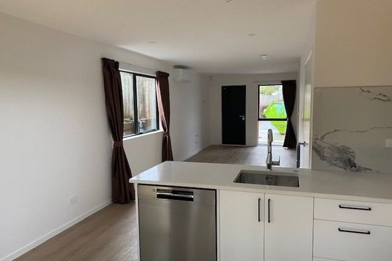 Photo of property in 1/60 Triangle Road, Massey, Auckland, 0614