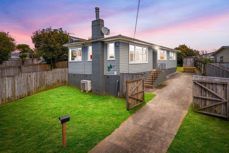 Photo of property in 97 Sunnyside Road, Sunnyvale, Auckland, 0612