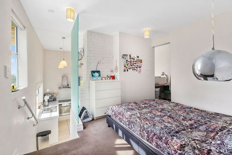 Photo of property in 27 Garden Road, Northland, Wellington, 6012