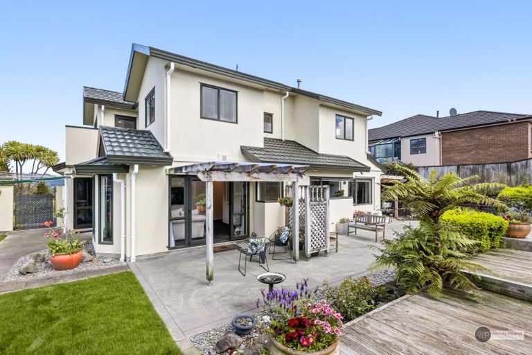 Photo of property in 2 Kirton Drive, Riverstone Terraces, Upper Hutt, 5018