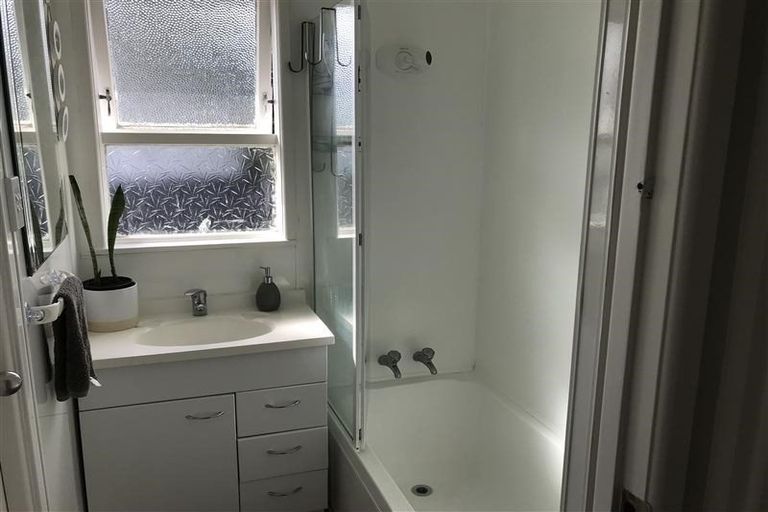 Photo of property in 4 Beeston Crescent, Manurewa, Auckland, 2102