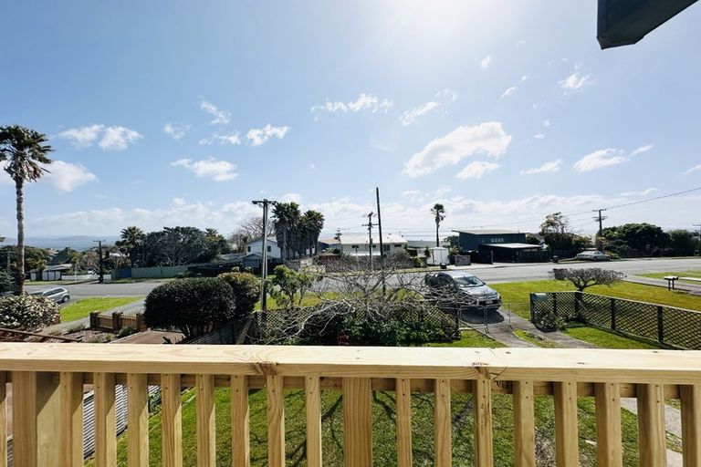 Photo of property in 1413 Whangaparaoa Road, Army Bay, Whangaparaoa, 0930