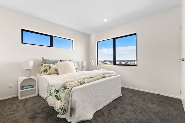 Photo of property in 65 Picnic Point Road, Hobsonville, 0616