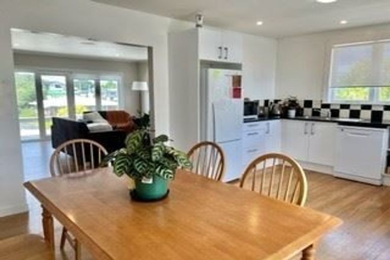 Photo of property in 29 Sylvan Crescent, Te Atatu South, Auckland, 0610