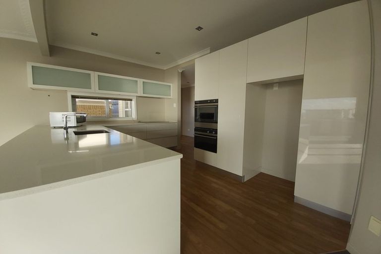 Photo of property in 4 Hamblyn Street, Strandon, New Plymouth, 4312