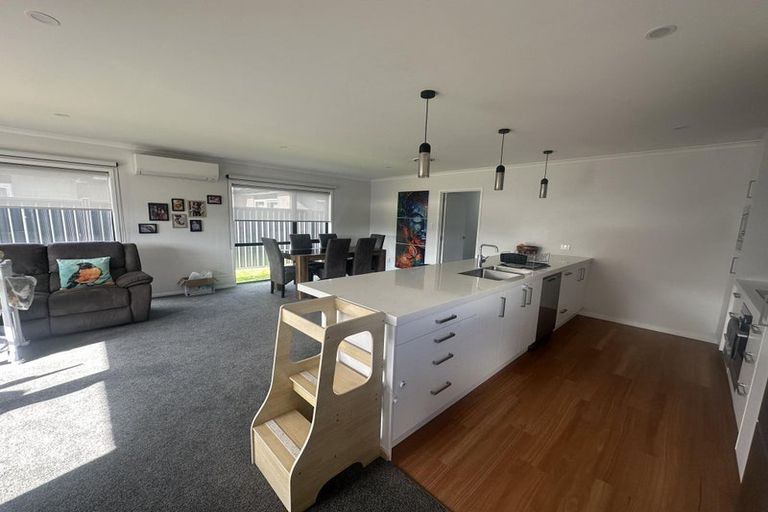 Photo of property in 34 Te Kaeaea Crescent, Wallaceville, Upper Hutt, 5018