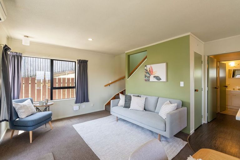 Photo of property in 14b Landsdowne Terrace, Karori, Wellington, 6012