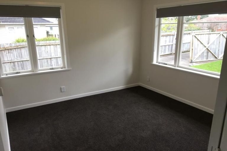 Photo of property in 16 Beaubank Road, Kelston, Auckland, 0602