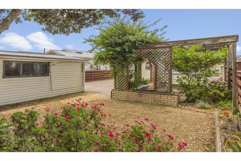 Photo of property in 1 Collins Street, Petone, Lower Hutt, 5012