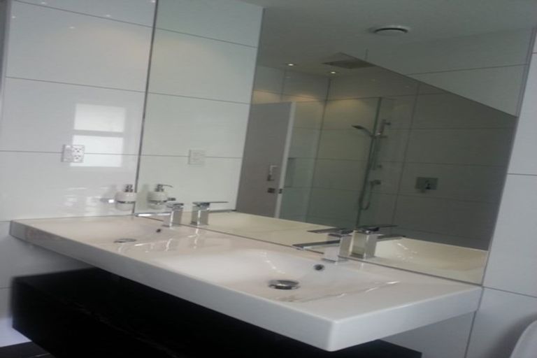 Photo of property in 31 Norwood Road, Bayswater, Auckland, 0622