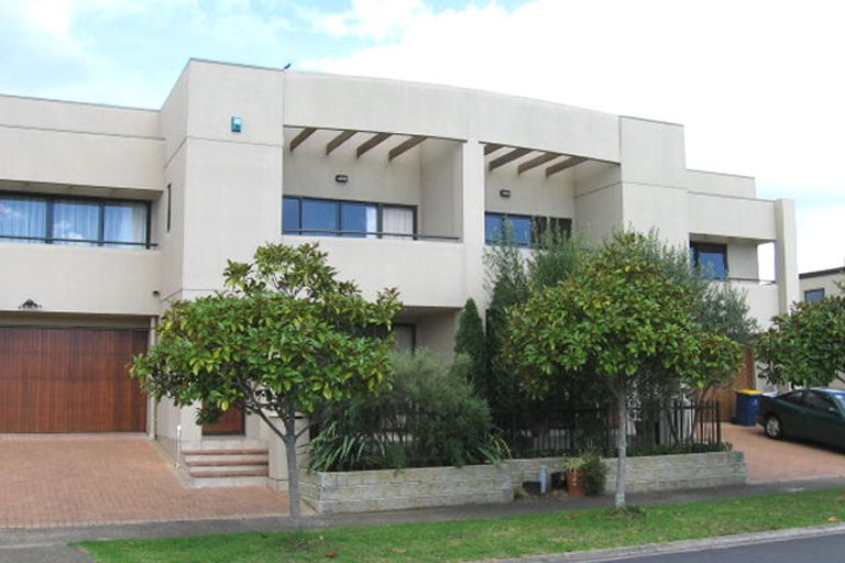 Photo of property in 21/15b Vinograd Drive, Te Atatu Peninsula, Auckland, 0610