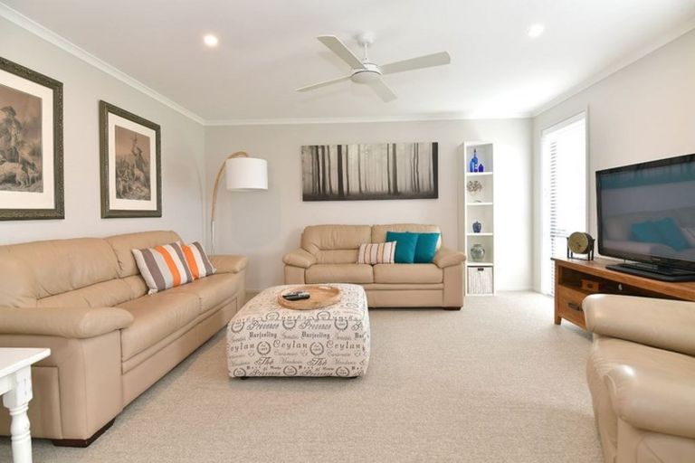 Photo of property in 56 Colonial Drive, Silverdale, 0932