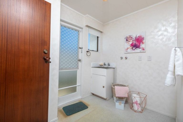 Photo of property in 1 Rewarewa Crescent, Waikanae, 5036