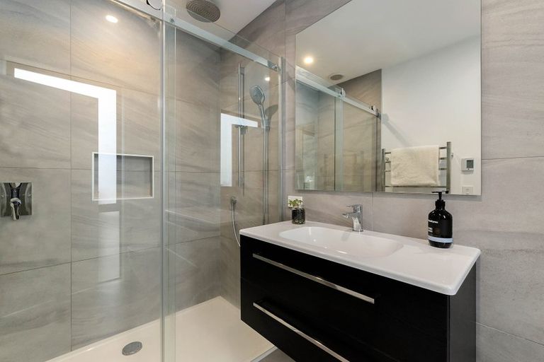 Photo of property in 15a Mackinnon Terrace, Sunshine Bay, Queenstown, 9300