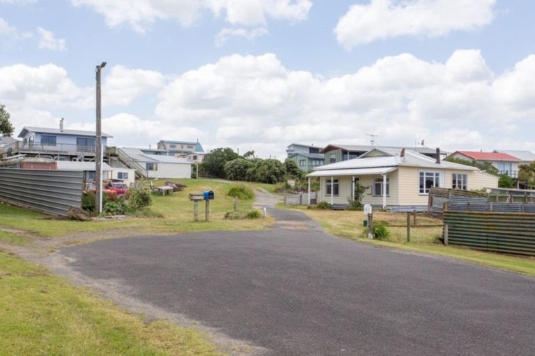 Photo of property in 10 Pingao Place, Waiinu Beach, Wanganui, 4588