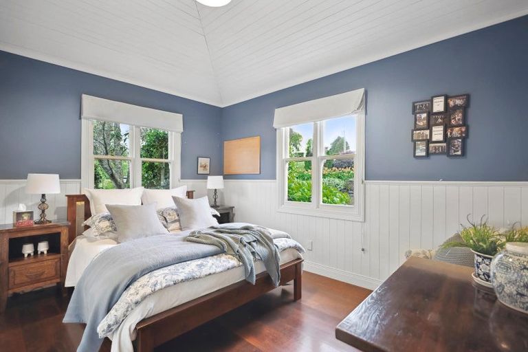 Photo of property in 3 Daphne Harden Lane, Paremoremo, Auckland, 0632