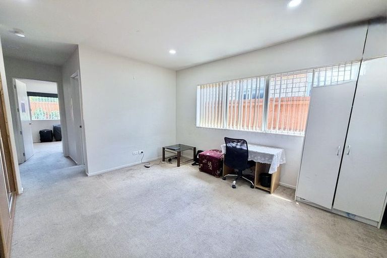 Photo of property in 547 Great South Road, Rosehill, Papakura, 2113