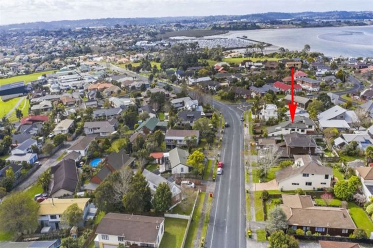 Photo of property in 203 Luckens Road, West Harbour, Auckland, 0618