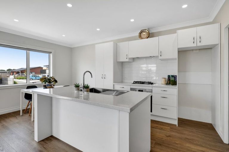 Photo of property in 16 Holford Street, Westown, New Plymouth, 4310