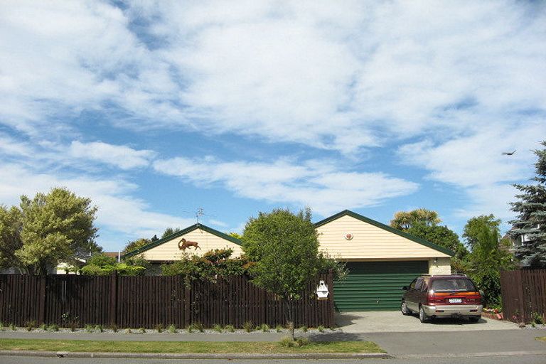 Photo of property in 50 Royal Park Drive, Parklands, Christchurch, 8083